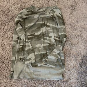 American eagle woman’s camo sweater